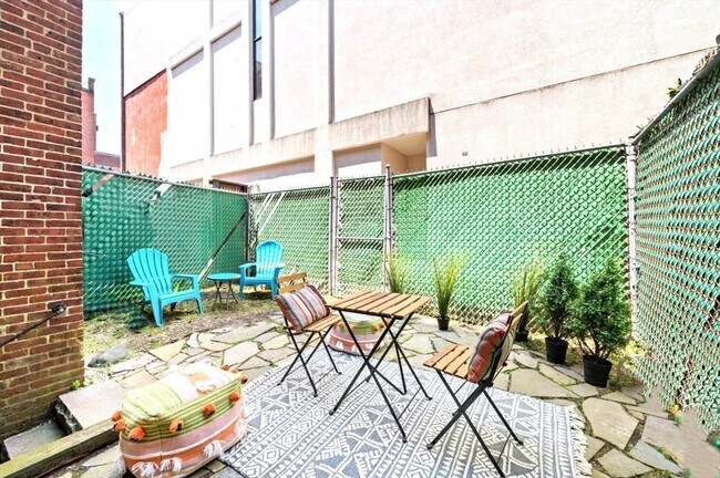 Building Photo - 881 Harrison Ave