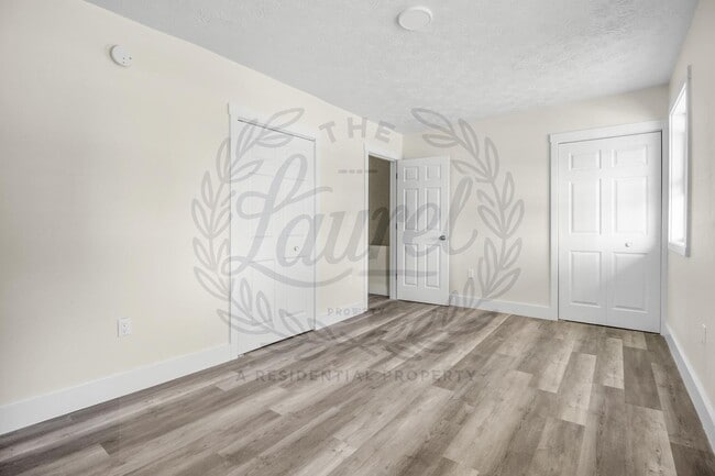 Building Photo - 453 S Laurel Rd