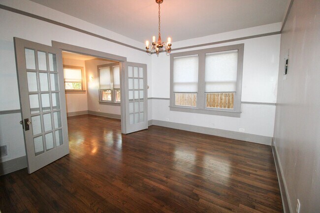 Building Photo - 436 W Rosewood Ave