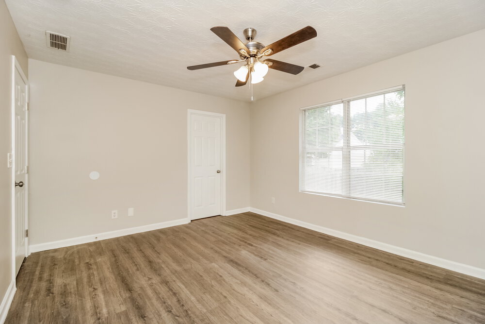 Building Photo - 2028 Oak Terrace Dr SE