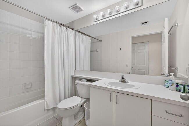 Building Photo - 720 S Sapodilla Ave