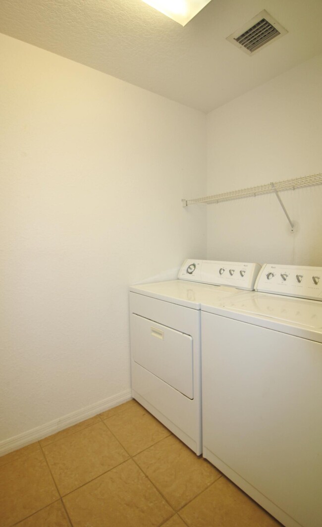 Building Photo - 1812 Sandhill Crane Dr
