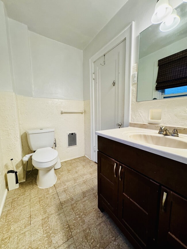 Building Photo - 1644 McFarland Rd