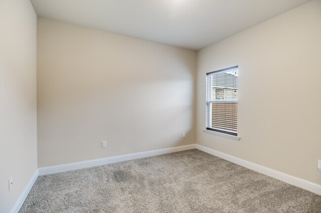 Building Photo - 5468 Overland Dr