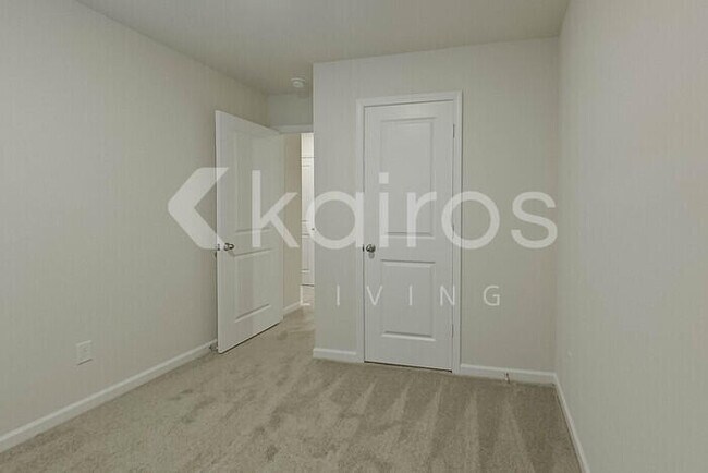 Building Photo - 2279 Banyon Cir