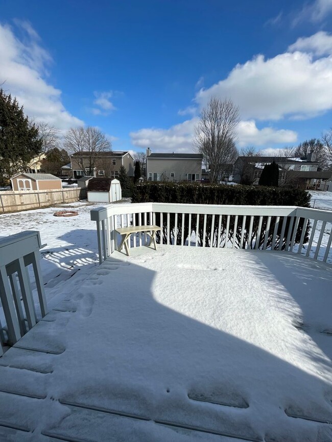 Building Photo - 3-Bedroom, 1.5-Bathroom Home in Hilliard