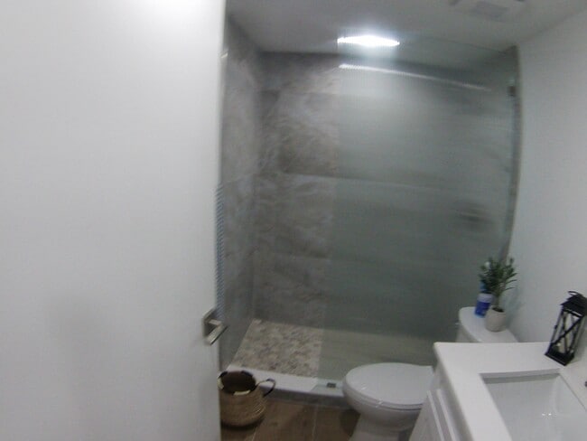 Building Photo - 541 Normandy L