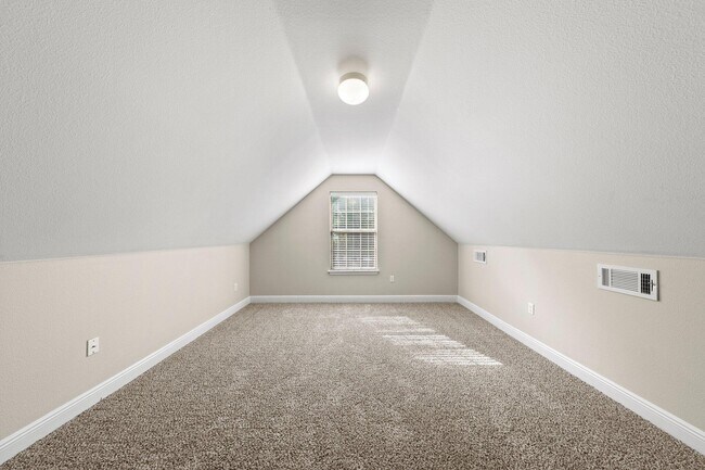 Building Photo - 208 Foxchase Way