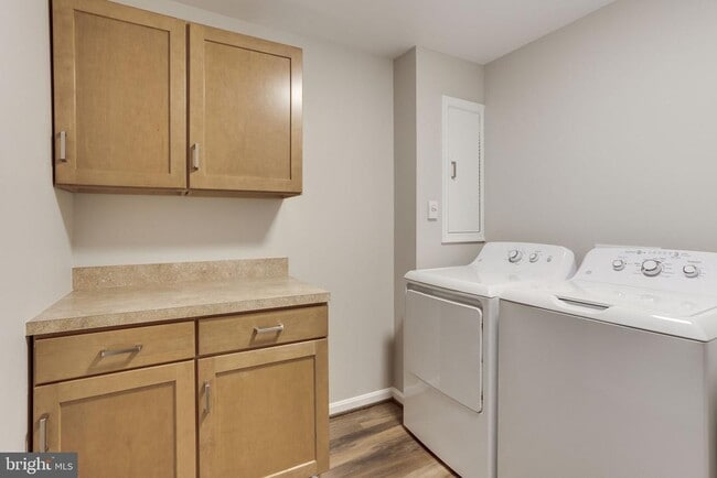Building Photo - 2313 McGregor Ct