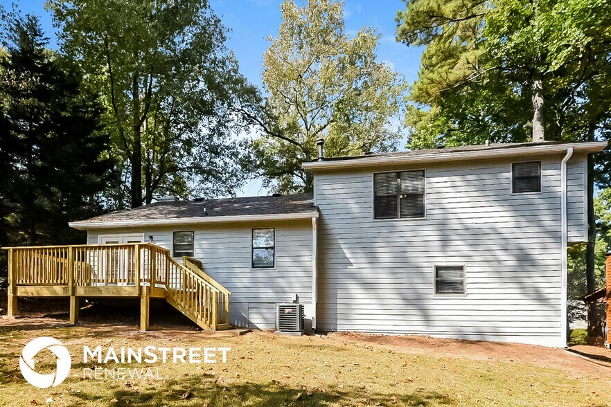 Building Photo - 8050 Sumit Wood Dr NW