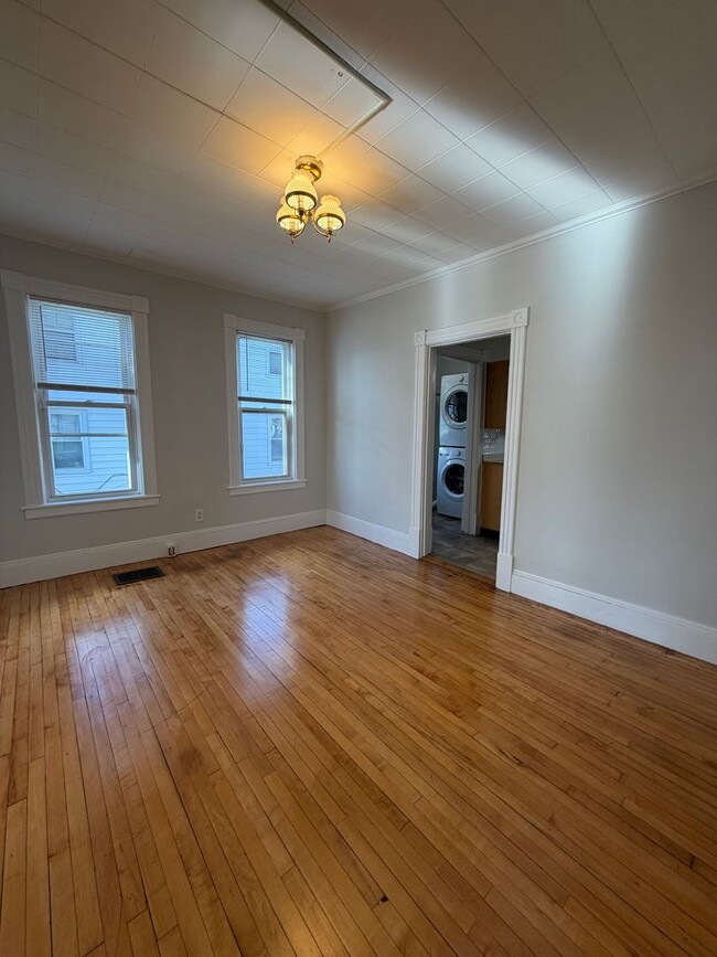 Building Photo - 27-29 Dalton Ave