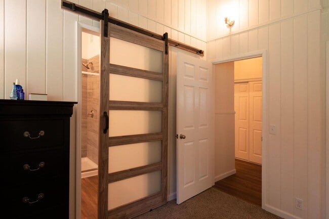 Building Photo - Modern Bayside Retreat – Renovated 3 Bed +...