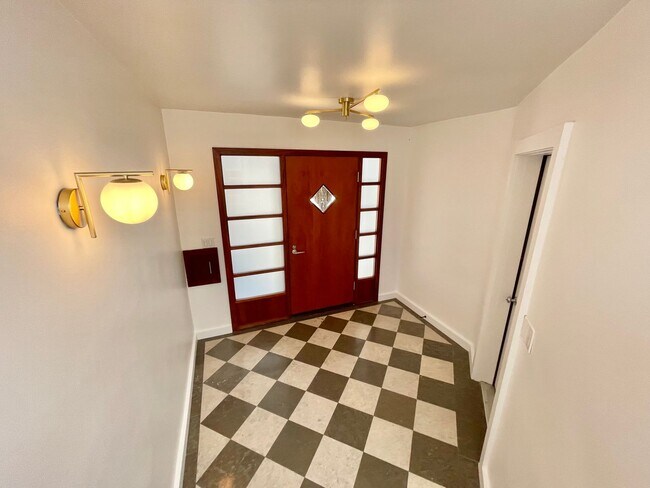 Building Photo - Contemporary, Stunning 3BR/2.5BA Noe Valley Home w/Tranquil Garden! PROGRESSIVE