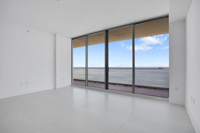 Building Photo - 151 N Seabreeze Blvd