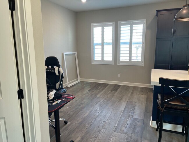 Building Photo - Gorgeous highly upgraded townhome in the b...