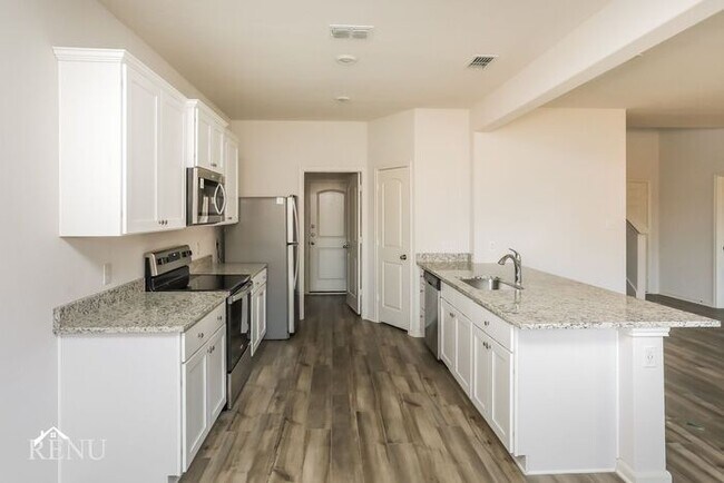 Building Photo - 2030 Delta Downs Dr