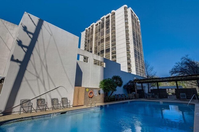 Building Photo - 5001 Woodway Dr