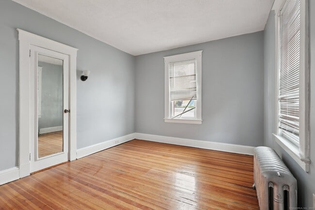 Building Photo - 15-17-17 Mountford St