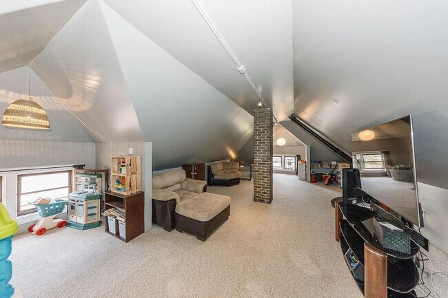 Building Photo - DG-1549 N 57th Street