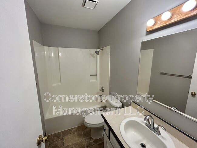 Building Photo - 1235-37 Spruce Street - 1237