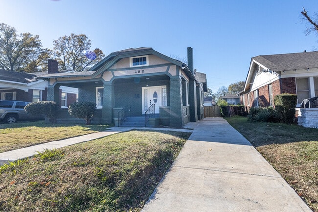 Building Photo - 3BR SFR with Washer/Dryer In Unit & Fenced Backyard in Midtown