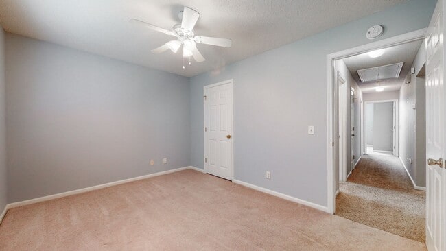 Building Photo - 4 Bedrooms, 2 Bathrooms in the Heart of Richmond Hill - Mulberry Subdivision