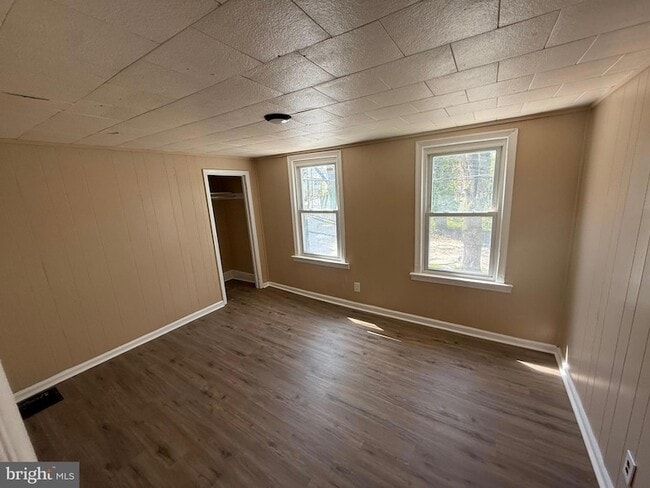 Building Photo - 1453 S Main Rd