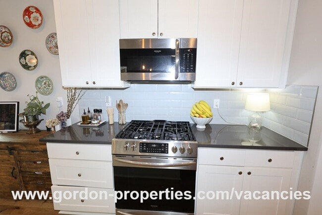Building Photo - SE Golden Eagle Ln - 4 bedroom home in Hap...