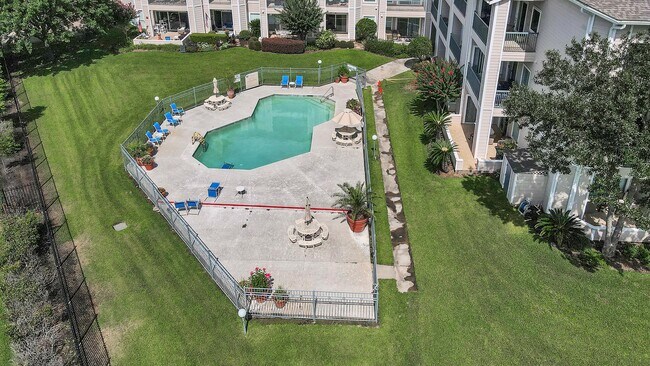 Building Photo - 12800 Melville Dr