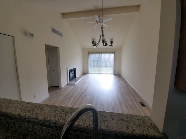 Building Photo - 2bd -1 ba Newly Remodeled