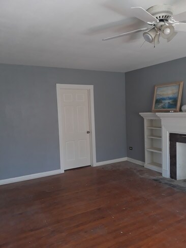 Living room - 2021 Santa Rosa St