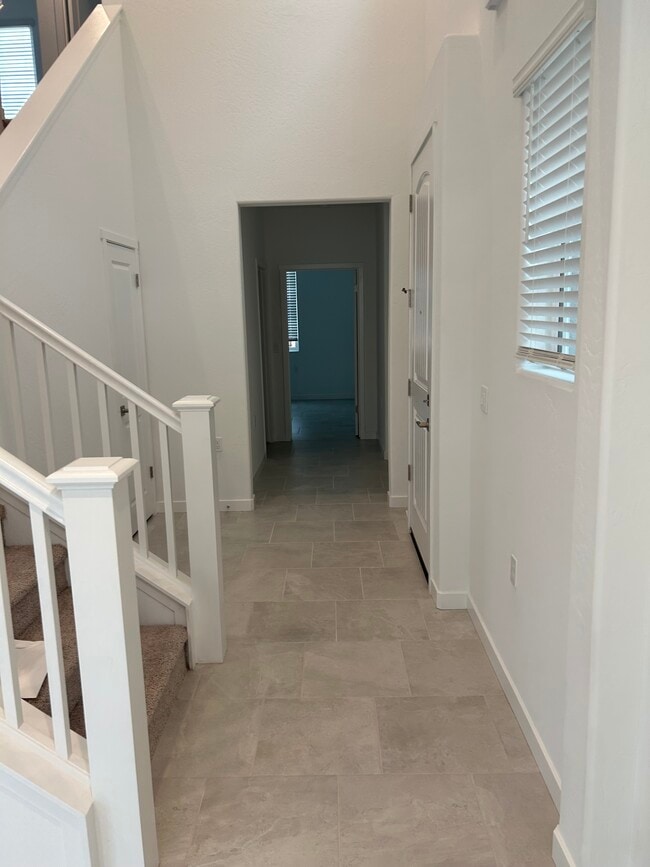 Building Photo - 11184 N La Brisa Dr