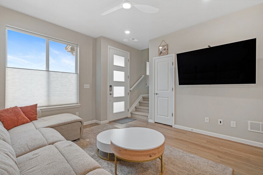 Building Photo - 1837 S Poplar Ct