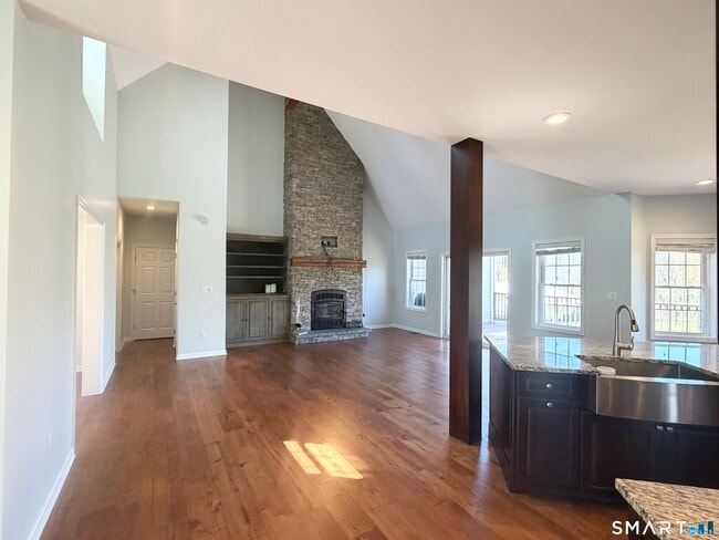 Building Photo - 103 Pond Hill Rd