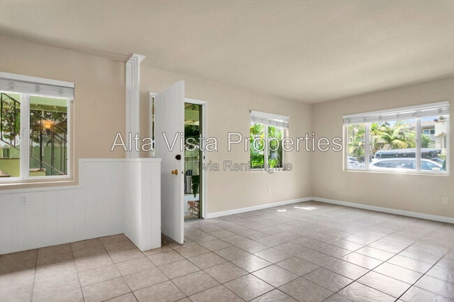 Building Photo - 425 Bonair St