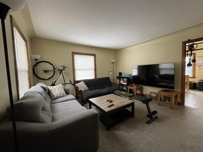 Building Photo - 1323 N 21st St