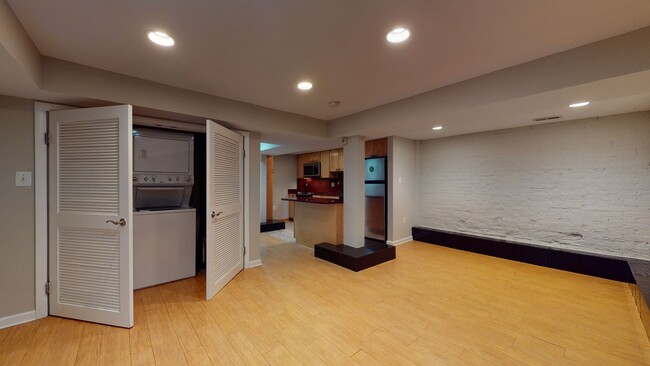 Building Photo - Spacious Two Bedroom Two Bathroom Petworth...