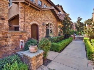 Building Photo - Absolutely Stunning Home in Fabulous Pavilions Place Community