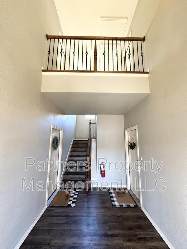 Building Photo - 2673 N Miranda St