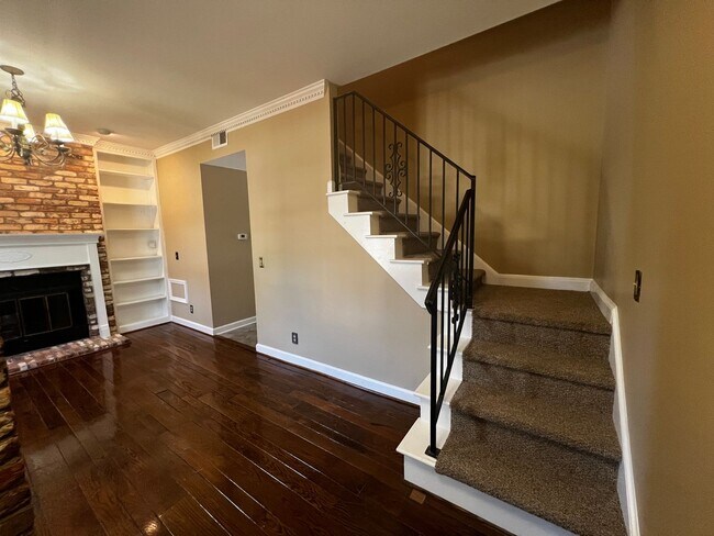 Building Photo - 204 Woodside Ave