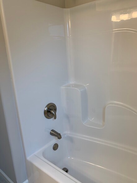 Second Bath-tub/shower - 100 Covington Cove
