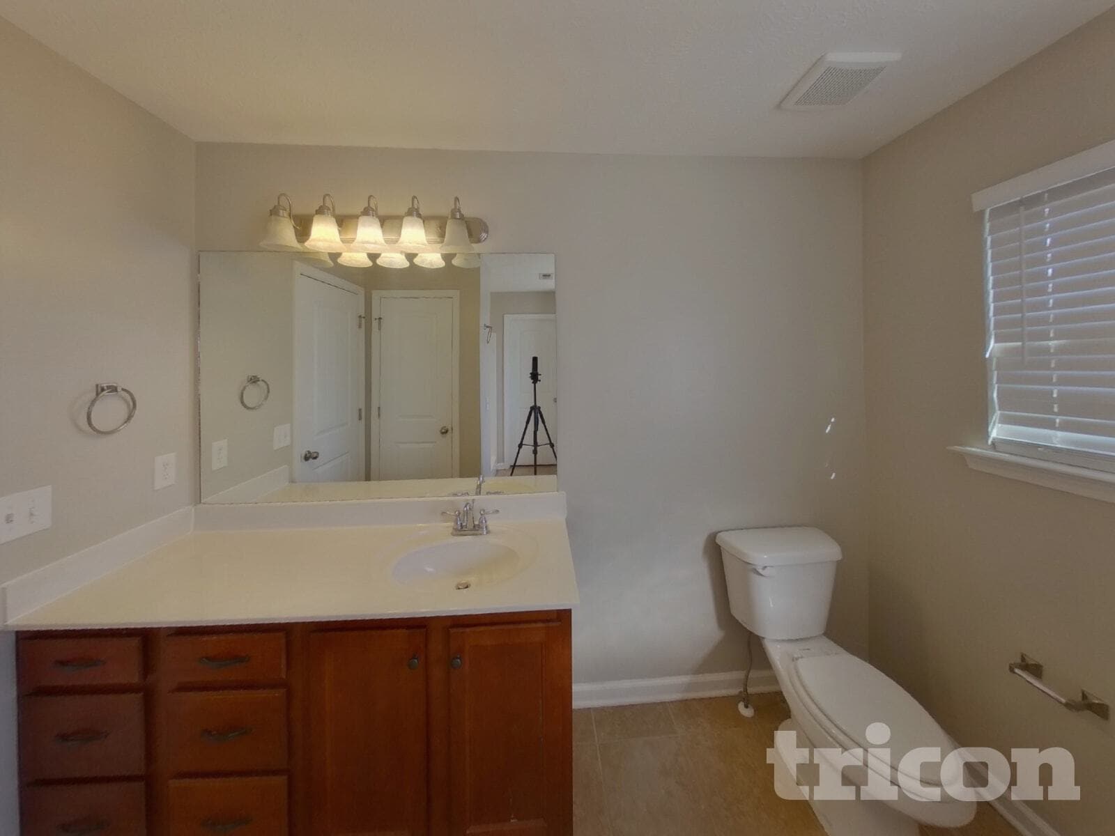 Building Photo - 916 Coolidge Ct