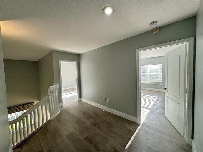 Building Photo - 390 NW 115th Way