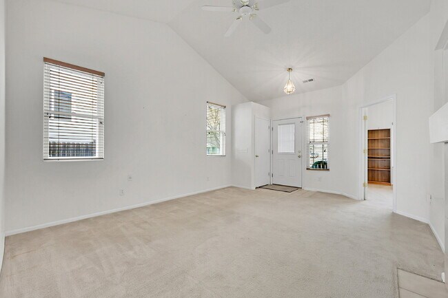 Building Photo - $2,100.00 - 3 Beds, 2 Baths, Single Family...