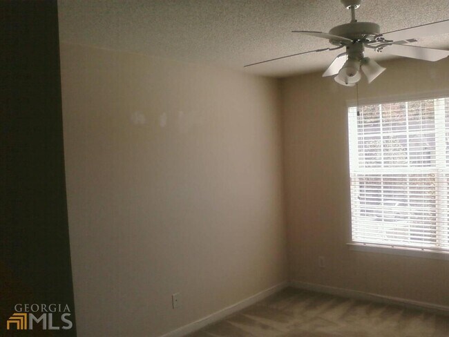 Building Photo - 7682 Creekside Ln