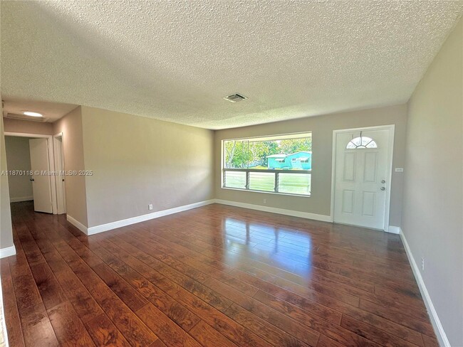 Building Photo - 6725 SW 27th Ct