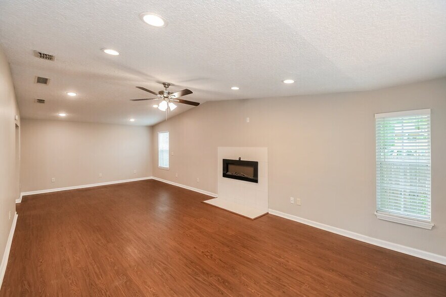 Building Photo - 8109 Grampell Dr