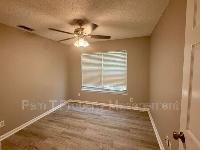 Building Photo - 227 Sugar Mill Dr