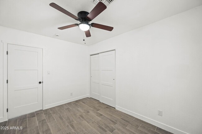 Building Photo - 10947 W Mohave St