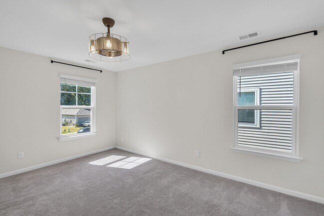 Building Photo - 4 Bedroom 3 Bath Home Located in Shell Pointe at Cobblestone Village in Summerville!